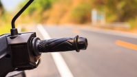 rokba hajtott egy motoros Mohcsnl