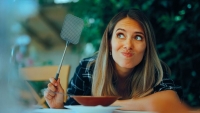 Annyira sok a sznyog, hogy replgpet is bevetnek Mohcson