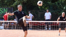 Jótékony céllal lépnek pályára a klubikonok