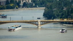 Árvízvédelmi készültség van, tetőzik a Duna Budapestnél
