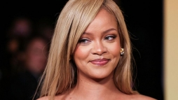 Rihanna felismerhetetlen lett, dühöngenek a rajongói