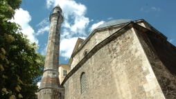 Rózsák Bűvöletében: ötnapos fesztiválnak ad otthont a Jakováli-dzsámi