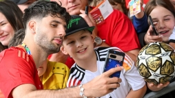 Falunapi fesztiválhangulat lengte körül a magyar válogatott nyilvános edzését (videó)