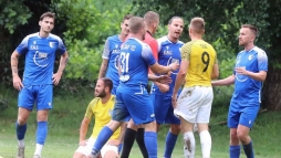 Villantak a piros lapok, döntetlennel zárult az osztályozó visszavágója