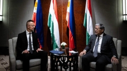 Szijjártó: nem lehet összekeverni a törvénytisztelő külföldi vendégmunkásokat az illegális migránsokkal (videó)