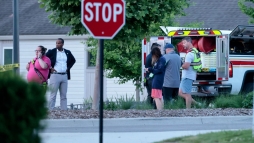 Tüzet nyitott egy férfi egy vízi park látogatóira: sok sérült van, közöttük két gyerek