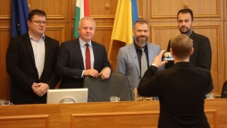 Az alpolgármesterek miatt is fájhat Péterffy feje