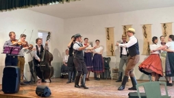 Pécsi néptáncosok léptek fel Hásságyon