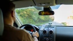 Egyre gyakoribb a kábítószer fogyasztás mellett történő autóvezetés