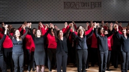 Török kórus énekel szerda este a pécsi belvárosban