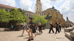 Bngyi eljrsok a pcsi vroshzn: beidztk a koronatant!