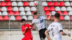 Flpnzzel megy a vsrba a pcsi focicsapat