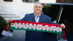 Orbn Viktor zent Varga Barnabsnak s Csoboth Kevinnek is (vide)