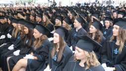 Kzel ngyszztvenen vettk t diplomjukat a Szchenyi tren - vide