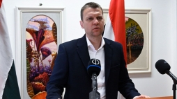 Menczer Tams zent Manfred Webernek s csatlsainak (vide)