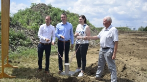 Letettk a blyi Ipari Parkban pl j zemcsarnok alapkvt