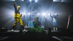 A Blga lp fel a nagysznpadon a Fishing on Orf utols napjn