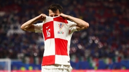 Egy n megharapta az egyik szurkoltrst, hogy megszerezze a horvt vlogatott jtkosnak mezt