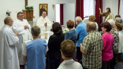 Szerdnknt imara s szentmise vrja a betegeket, hozztartozkat, krhzi dolgozkat