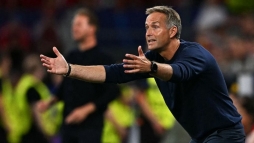 Kifakadt a dnok edzje, felhbortotta a pr percen bell meghozott kt VAR-tlet