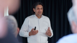 Hborprti egyttmkds jtt ltre a baloldaliv vlt Eurpai Npprt, a szocialistk s a liberlisok kztt