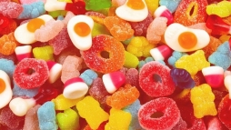 Tbben kmba estek a kannabiszos gumicukortl