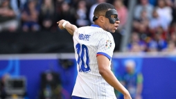 Mbapp gyomorforgat sportszertlensge kvette az angol hagyomnyokat (vide)