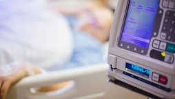 Egy htig lebegett let-hall kztt az e-cigi miatt egy magyar tini