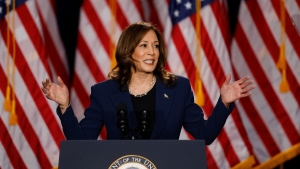 Kamala Harris tmadsba lendlt