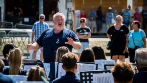 Kulturlis msorral nneplik az llamalaptst Komln