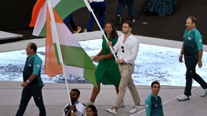 gy vonultak be a magyar zszlvivk s sportolk a Stade de France-ba