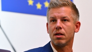 Addig nem lehet kihallgatni Magyar Ptert, amg fel nem fggesztik a mentelmi jogt