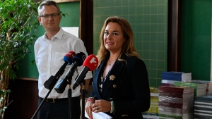 A kormny megprbl minl tbb terhet levenni a csaldok vllrl