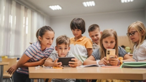 Oktatsi cllal tovbbra is lehet mobiltelefonokat hasznlni az iskolkban (vide)