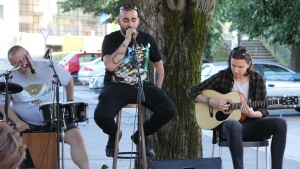 Az lzene viszi elre a zenekart