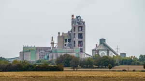 Kinyitja kapuit a cementgyr, kiderlnek a nagy titkok