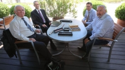 A pcsi tallmny, a reform fuvolafej meghdtja a zensz szveket tengeren innen s tl