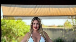 Szinte dsznek vette csak fel a melltartt a frfiak kedvence