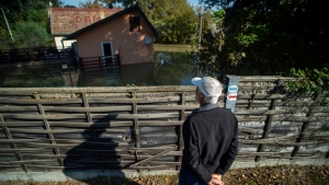 A Magyar Vrskereszt tbb szz munkatrsa vett rszt a vdekezsben