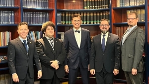 Amerikbl jttek Pcsre a vendgek