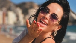 Nem mindennapi krnyezetben kaptk lencsevgre az egyik leghresebb komlit