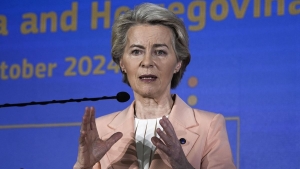 Ursula von der Leyen kontrollln az sszes unis programot (vide)