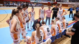 Megszakadt a pcsi lnyok sorozata: a Szekszrd nyerte a hibtlanok csatjt