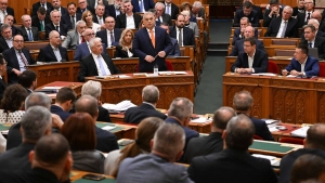 Hozzjrult a veszlyhelyzet meghosszabbtshoz a parlament