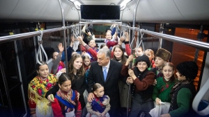 Orbn Viktor felszllt a bulibuszra